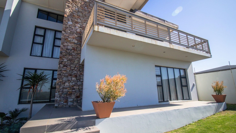 6 Bedroom Property for Sale in Gonubie Eastern Cape